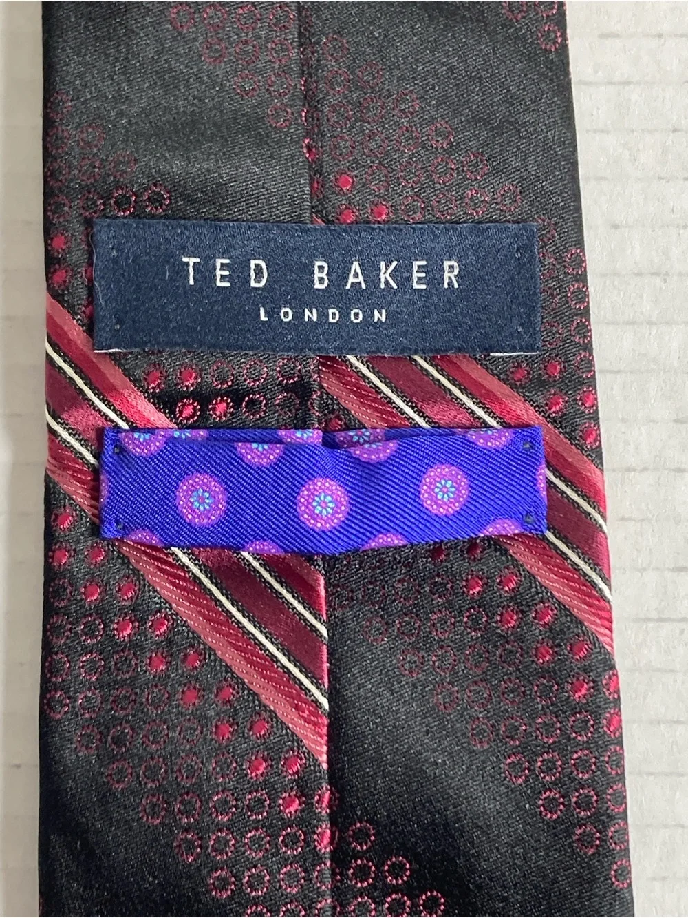 Ted Baker London Mens 100% Silk Tie Black Red Made in USA